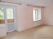 Продам 4-комнатную квартиру с гаражом во дворе